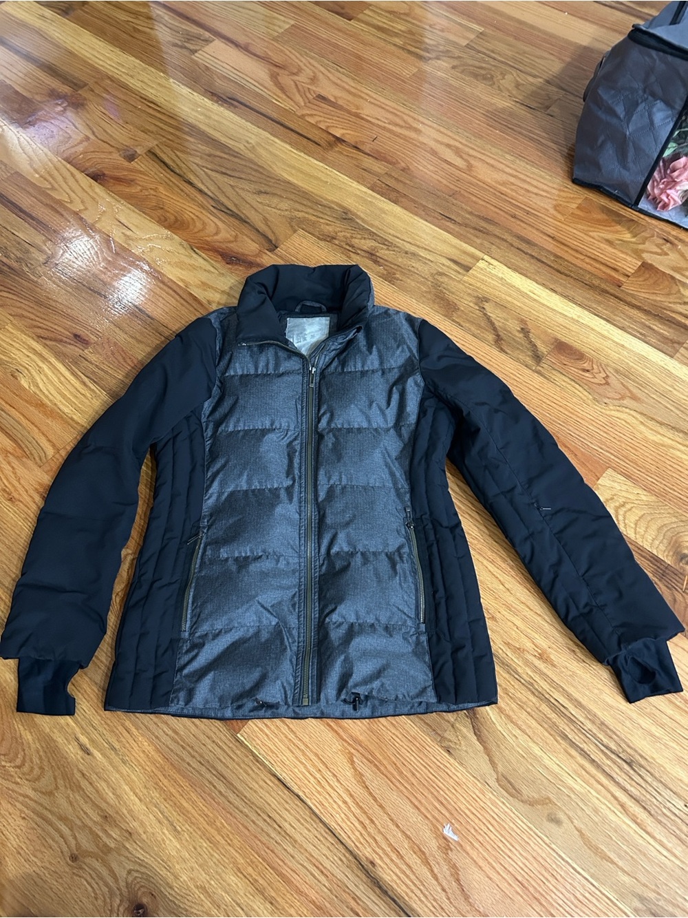 FERA Black Quilted Ski/Puffer Jacket with Mixed Panels